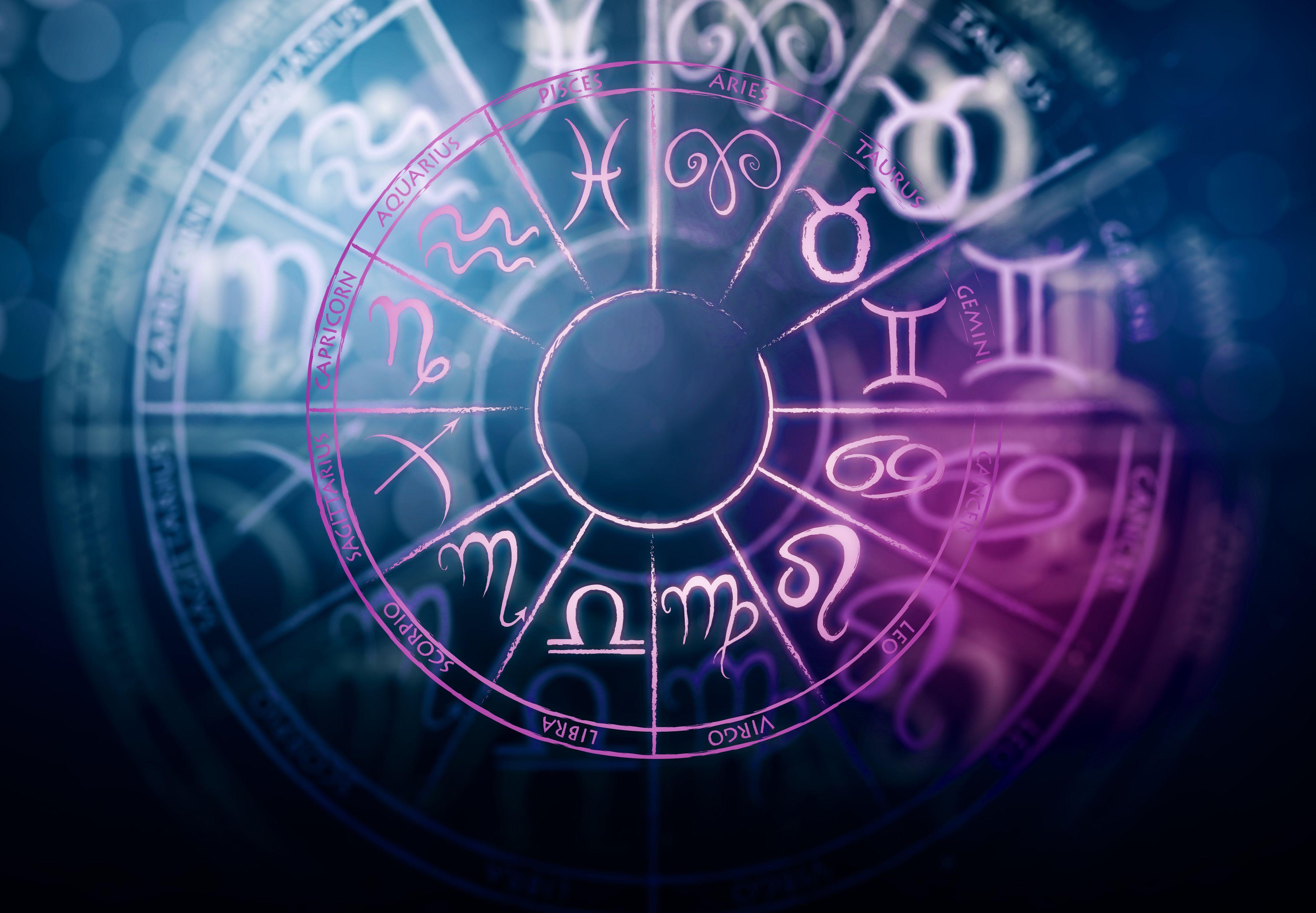 Horoscop zilnic. Horoscopul zilei de 19 ianuarie 2020. O zodie are probleme la serviciu, iar altele au parte de schimări &icirc;n plan sentimental