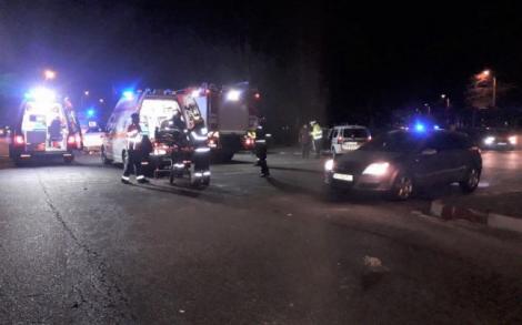 Accident la limita tragediei chiar lângă Coloana lui Brâncuși! Patru persoane au fost transportate  de urgență la spital