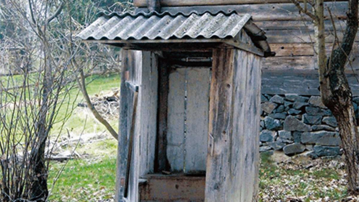 Pacienta a căzut &icirc;n WC! Pe bune! S-a prăbușit podeaua! &bdquo;M-a sunat doamna doctor și am trimis doi oameni să o ridice&rdquo;