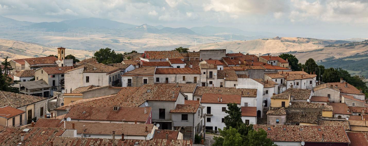 Nu este o glumă! &Icirc;ntr-un oraș din Italia &icirc;ți poți cumpăra o casă la prețul de un euro