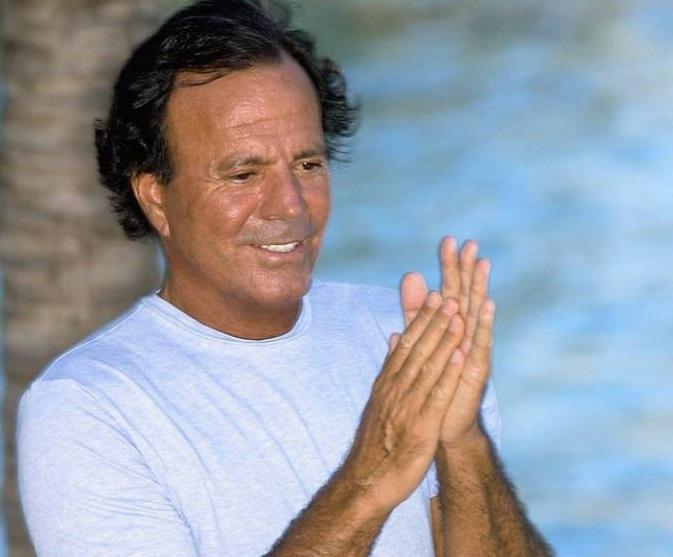 C&acirc;ntăreţul Julio Iglesias, bunic pentru a cincea oară