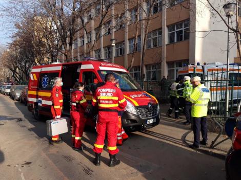 Elevii Şcolii nr. 133 din Bucureşti, evacuaţi după ce mai mulţi copii au acuzat dureri de cap, posibil din cauza unui gaz toxic