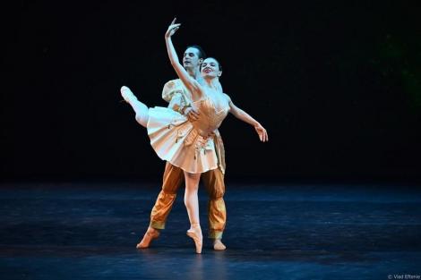 Artiştii de la Gala de Balet "Carmen Sylva", ovaţionaţi pentru interpretările lor la TNB