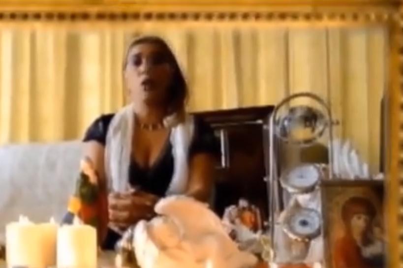 O rom&acirc;ncă furioasă pe soț a plătit o vrăjitoare cu 400.000 de dolari ca să-i vină de hac! Detaliul uluitor descoperit de polițiști