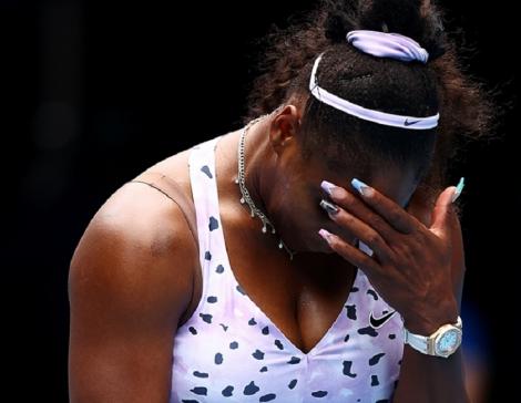 Serena Williams după eliminarea de la Melbourne: Am făcut prea multe greşeli pentru a fi o sportivă profesionistă astăzi. Nu pot juca astfel