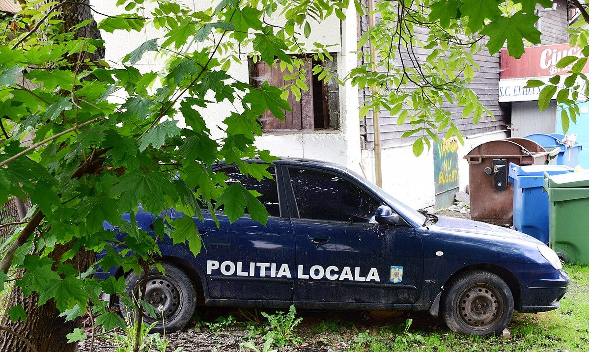 Un primar amenință cu desființarea Poliției Locale: "Le-am spus şi nu scapă, o să fiu al doilea primar care semnează desfiinţarea lor. Semnez desfiinţarea lor, nu se poate aşa ceva. Măi, fraţilor!",