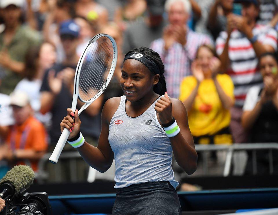 Naomi Osaka, deţinătoarea trofeului, a fost eliminată de Coco Gauff (15 ani) &icirc;n turul trei al Australian Open