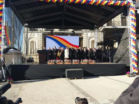 Preşedintele Klaus Iohannis a ajuns la Iaşi, împreună cu soţia sa, pentru a participa la manifestările dedicate Unirii Principatelor