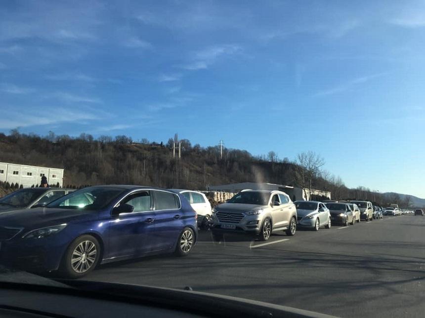 Trafic &icirc;n creştere pe DN1: &Icirc;ntre Predeal şi Buşteni, dar şi de la ieşire din Sinaia către Comarnic, se circulă &icirc;n coloană