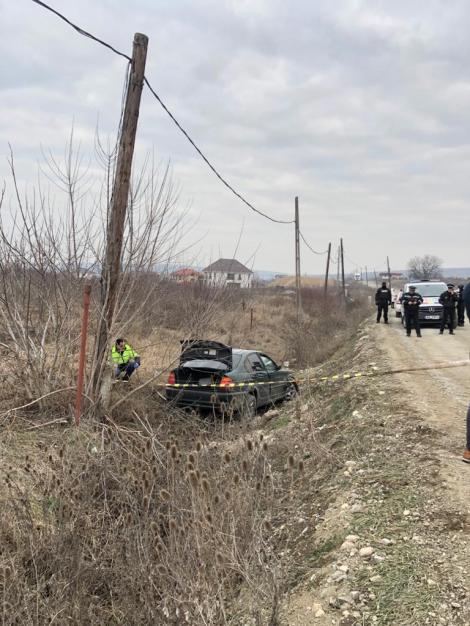 Cluj: Un tânăr băut şi fără permis, aflat la volanul unei maşini, a spart blocajul Poliţiei, avariind două autospeciale şi două autoturisme/ Pentru a-l opri, poliţiştii au tras două focuri de armă