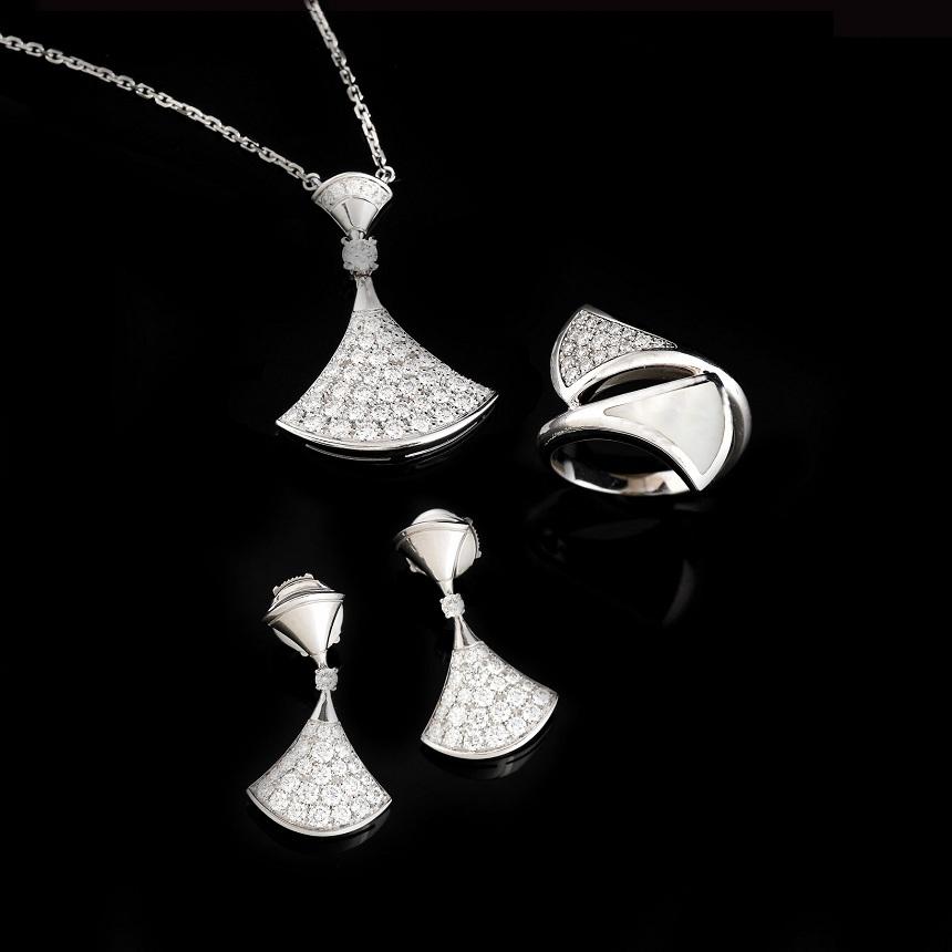 Un set de bijuterii Bvlgari din aur alb, sidef şi diamante, evaluat la 8.500 de euro &icirc;n Licitaţia cu preţuri descrescătoare