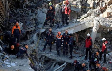 Turcia: Clubul lui Şumudică donează toţi banii obţinuţi din vânzarea de bilete pentru meciul cu Sivasspor victimelor cutremurului de vineri