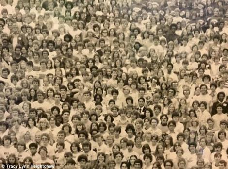 Poți să găsești &bdquo;intrusul&rdquo; din această fotografie veche? Doar oamenii cu cel mai fin spirit de observație reușesc! FOTO