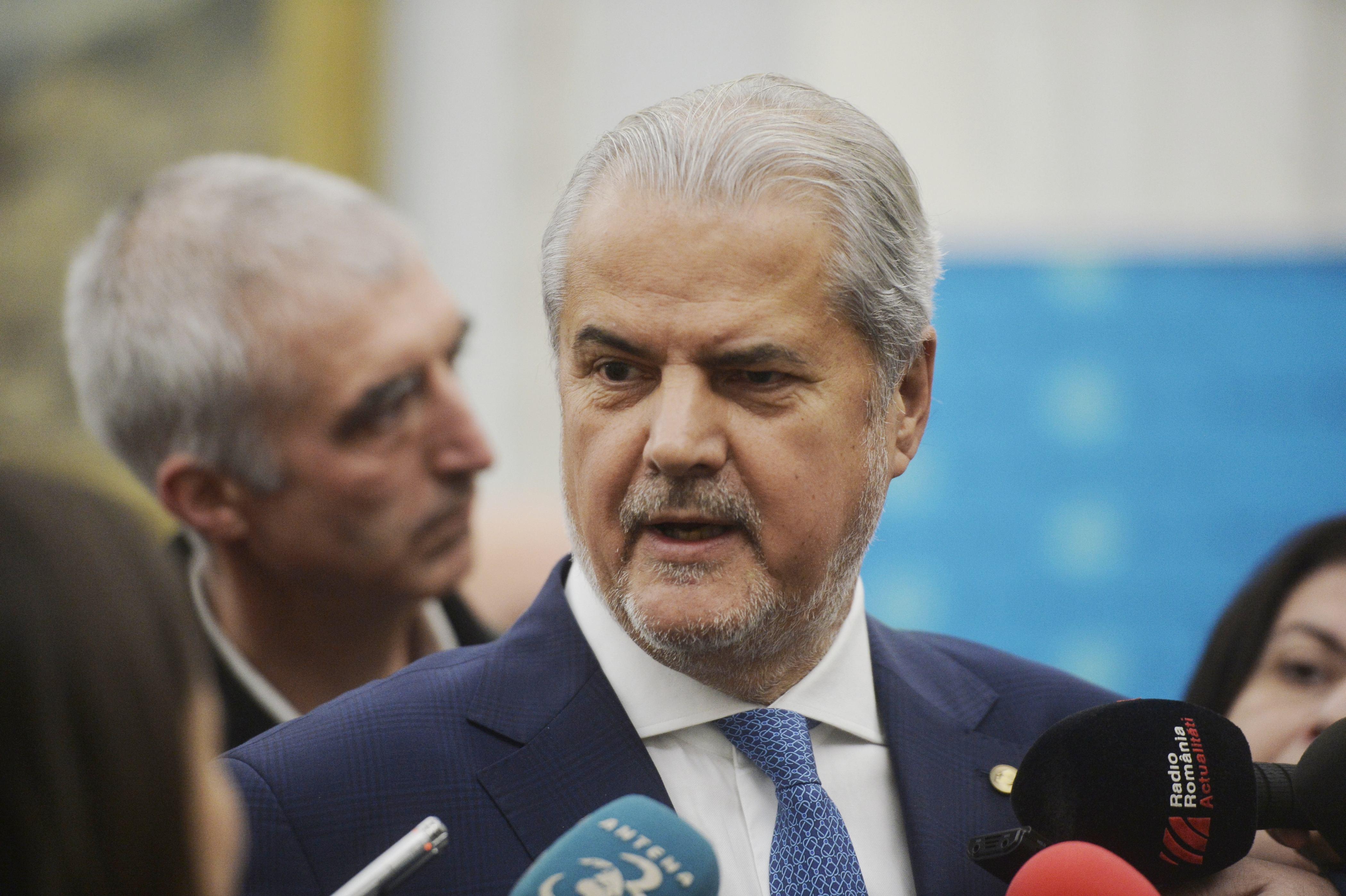 Adrian Năstase &icirc;l dă &icirc;n judecată pe Iohannis: "A te raporta la ceea ce s-a &icirc;nt&acirc;mplat acum 12 ani, e absolut aberant. Mi se pare un gest absolut meschin"