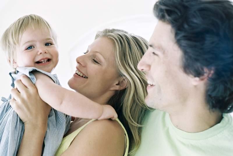 Mai multe zile libere pentru părinți! C&acirc;t vor putea lipsi de la serviciu, pentru copiii lor