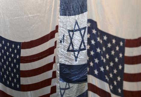O fabrică din Iran produce steaguri ale SUA şi Israel pentru a fi arse de protestatari