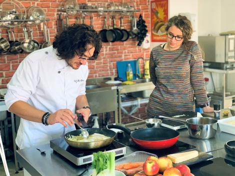 Curs de gătit cu chef Florin Dumitrescu, pentru câștigătorul aplicației „Chefi la cuțite” - Galerie foto