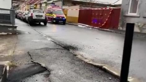 Ultimă oră! Explozie sub o șosea din Brașov! Ce ar fi provocat deflagrația - FOTO