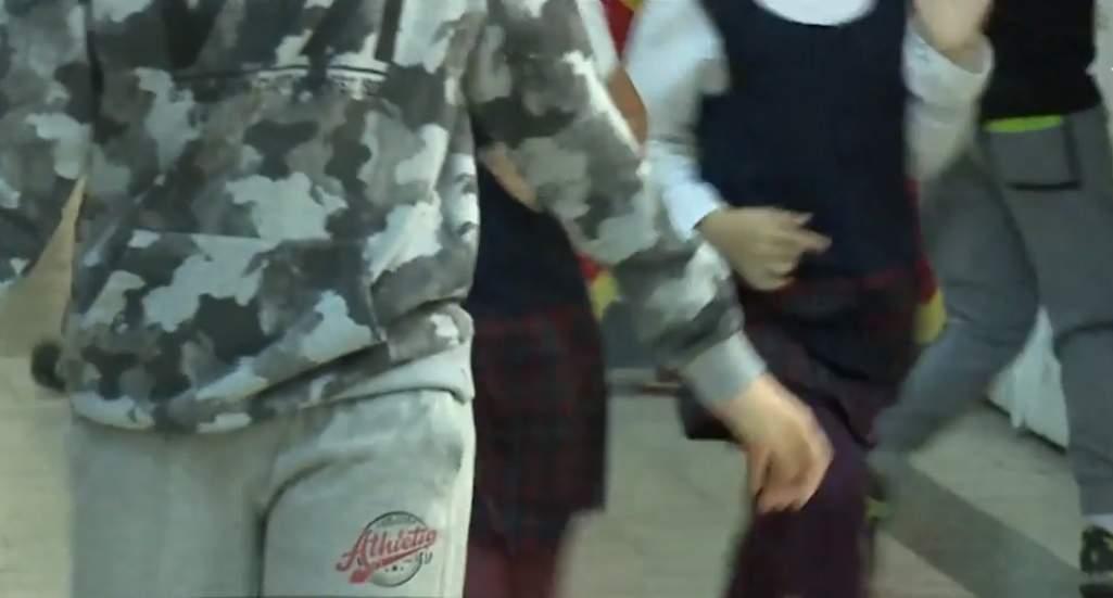 Un tată a intrat &icirc;n școală și a amenințat-o pe directoare că &icirc;i omoară copiii. Bărbatul era beat criță