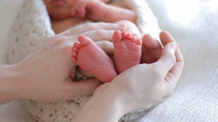 Cine este mama care și-a abandonat copilul &icirc;ntr-o casă părăsită din Olt. Femeia are 40 de ani și mai are doi copii acasă