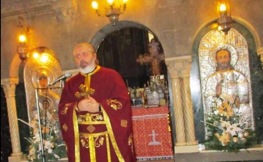 Un preot din Hunedoara face haz de necaz! Cele 12 reguli de primit popa cu crucea, corectate. &bdquo;Dacă vrei să faci senzație &icirc;l primești &icirc;n prosopul de baie&rdquo;