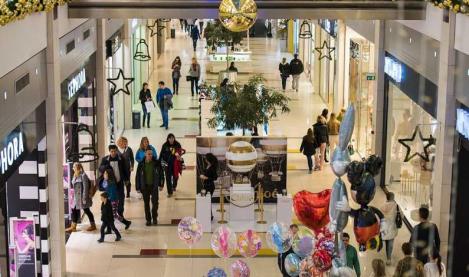 S-a dat startul reducerilor de început de an în mall-uri! Prețurile vor scădea până la 70%