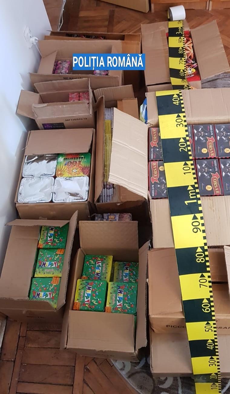 Peste 74 de tone de articole pirotehnice, &icirc;n valoare de peste 2,2 milioane de lei, confiscate &icirc;n urma acţiunii "Foc de Artificii"