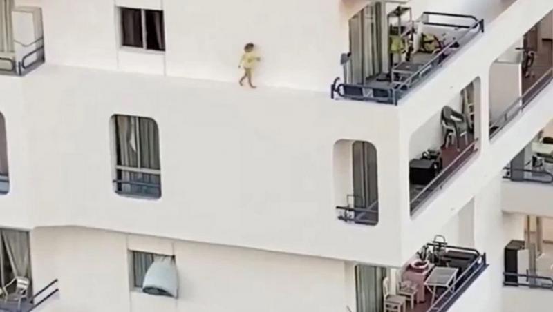 O fetiță s-a plimbat pe un perete al unui bloc, la etajul cinci, în Tenerife.