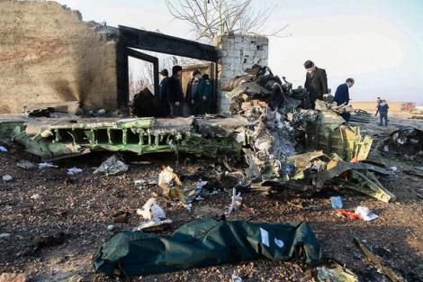 180 de oameni au murit după prăbușirea avionului Boeing în Iran. Primele imagini de la locul dezastrului