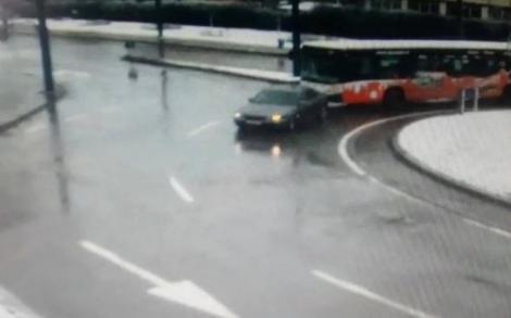 Un nou conflict în trafic, între un șofer al unui BMW și cel al unui autobuz, în Vaslui! S-a lăsat cu bătaie! VIDEO