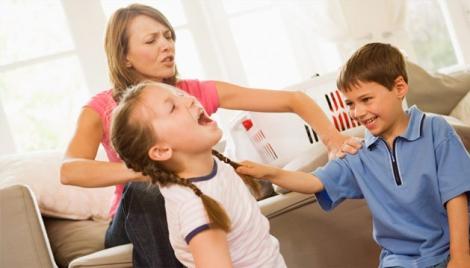 Atenţie părinţi! Gelozia dintre fraţi poate genera uneori probleme grave de comportament! Cum trebuie să gestionezi corect situaţia