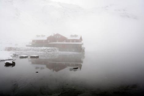 Prima ninsoare pe Transalpina. Imagini și după ce a nins la Bâlea Lac şi pe Vârfu Omu