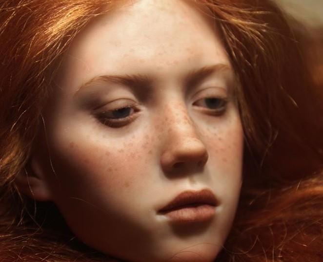 El este bărbatul care are toată lumea la picioare. Păpușile lui sunt destinate adulților și te cuceresc din prima clipă