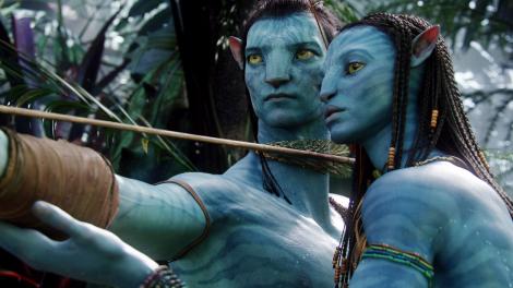Cum arată Neytiri din Avatar după două nașteri. Zoe Saldana, într-un costum de baie roz