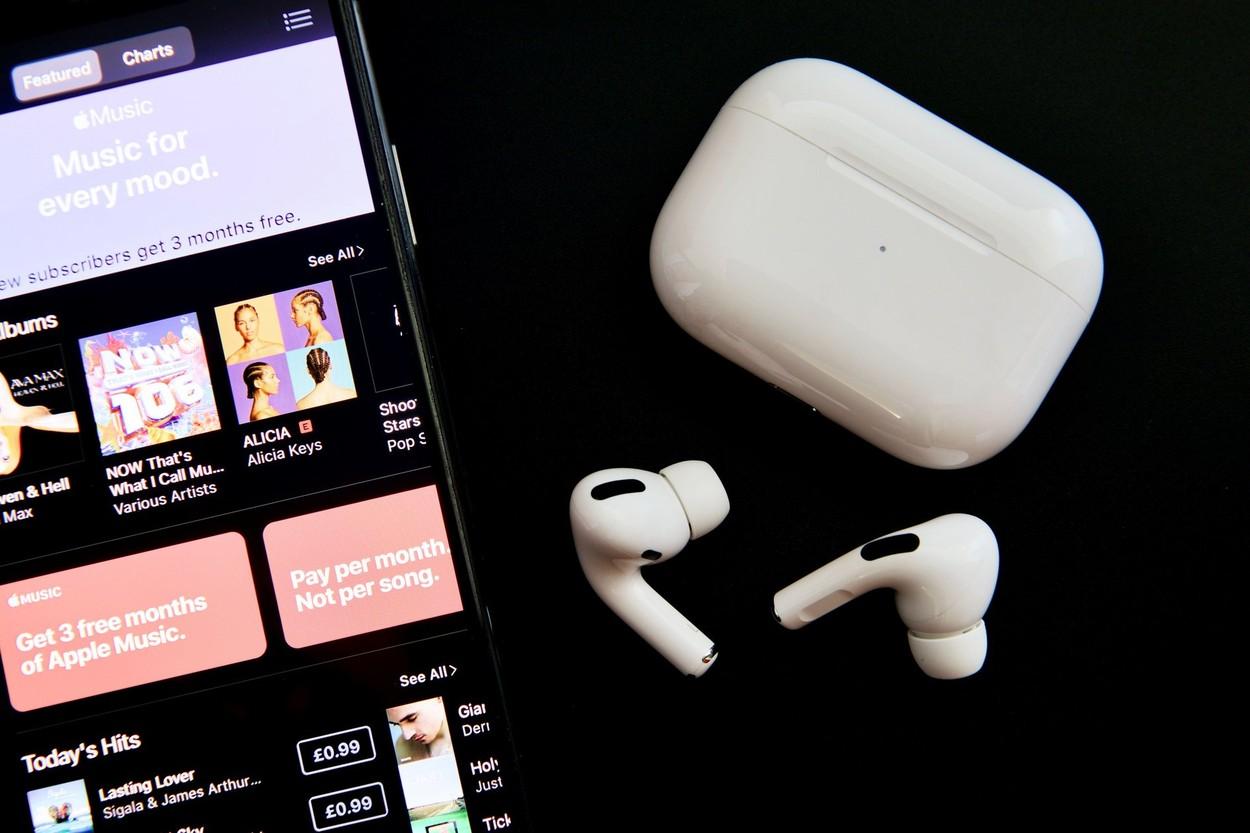 Apple, critici dure după ce a lansat noul iPhone 12. Fanii sunt furioși pe gigantul tech