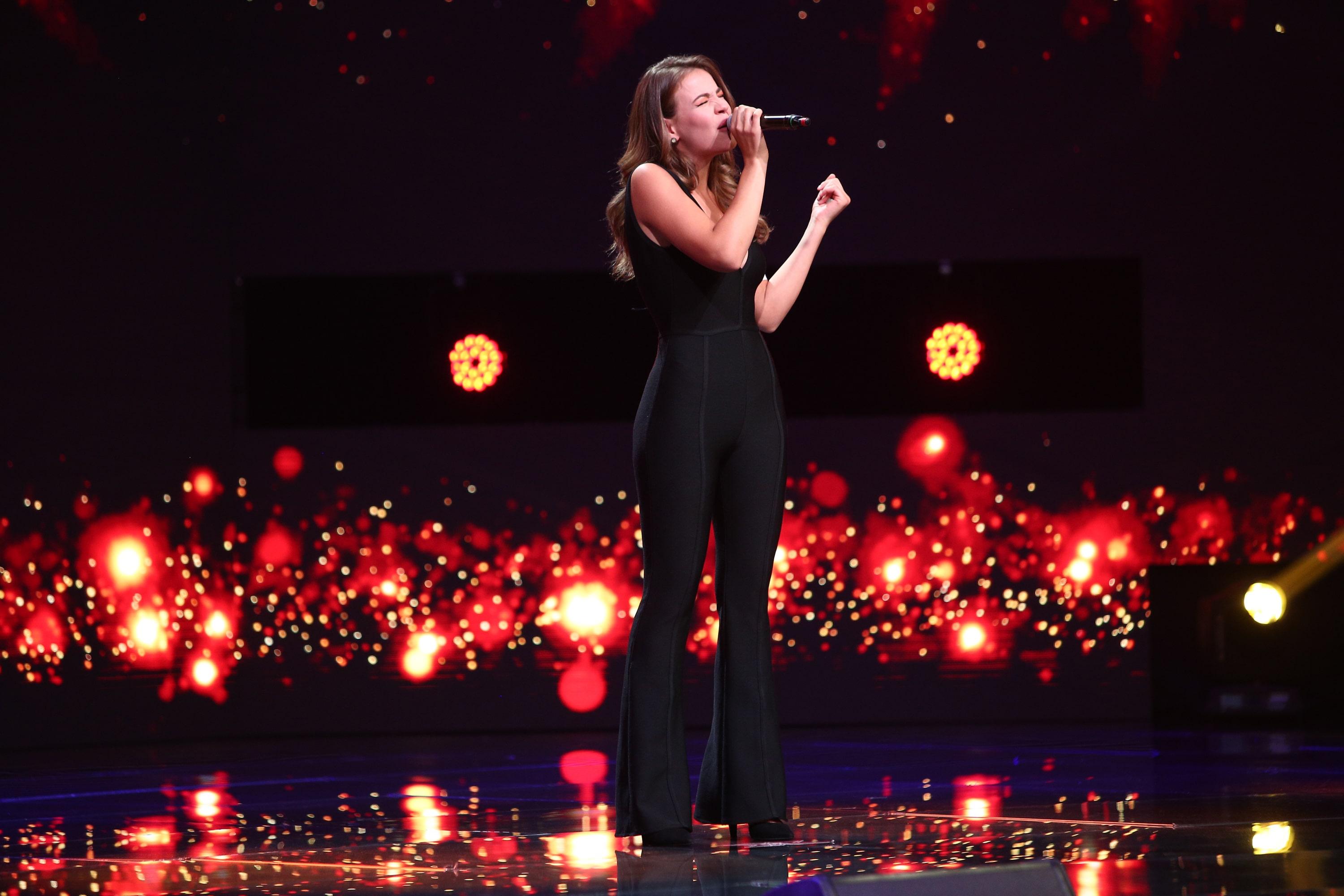 Marina Vlad, pe scena X Factor, unde a cantat Fallin