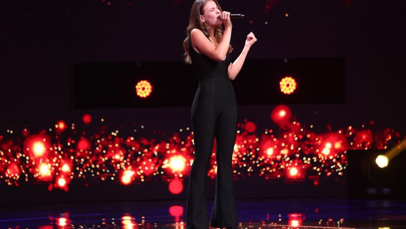 Marina Vlad, pe scena X Factor, unde a cantat Fallin