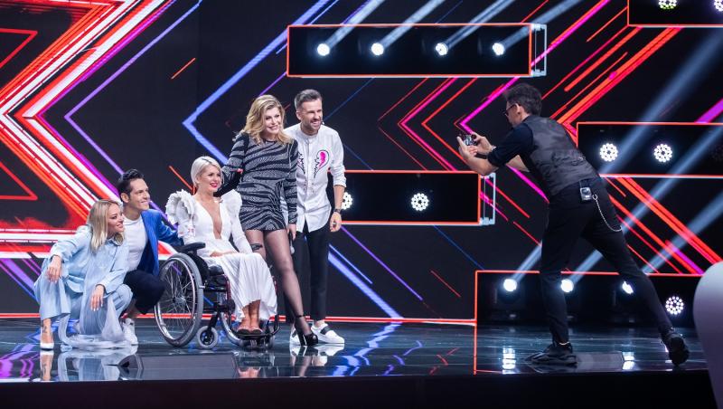 Anamaria German, pe scena X Factor, alături de jurați și prezentatori