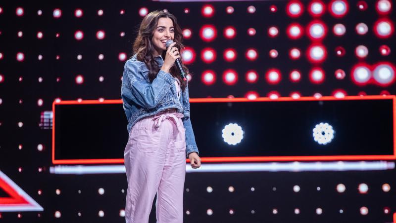 Bianca Mihai pe scena emisiunii „X Factor”, sezonul 9