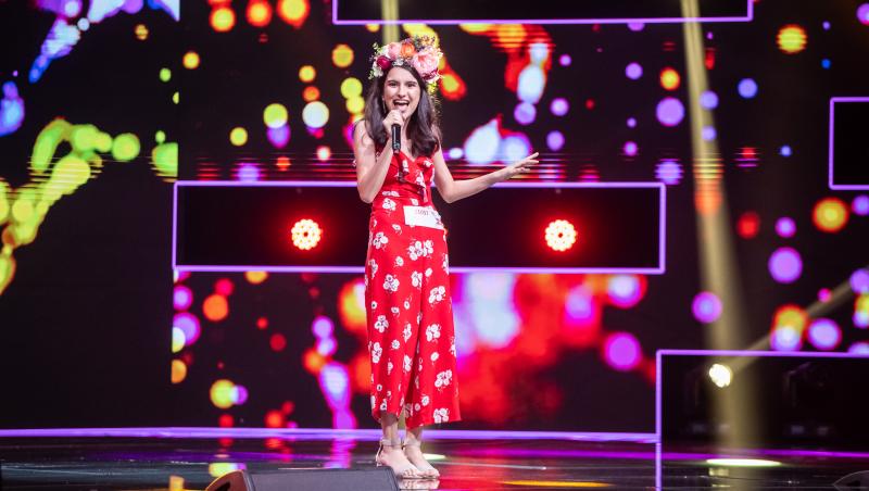 Dominique Simionescu, „fata cu flori în cap”, a făcut senzație în sezonul 9 „X Factor”