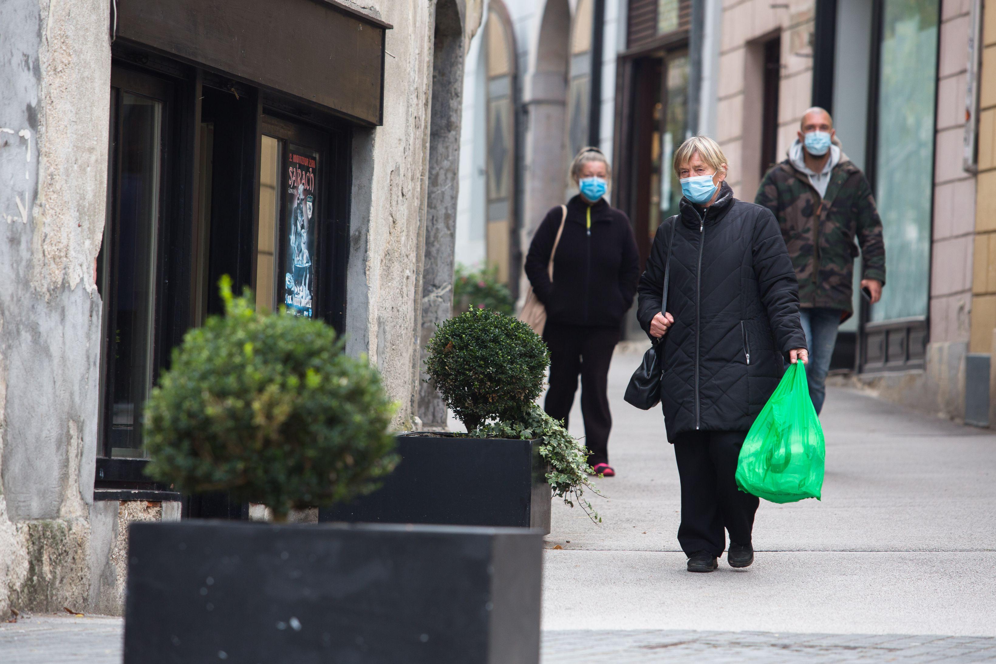 Restricții noi &icirc;n București din cauza exploziei cazurilor de Covid-19. Cum vor fi sancționați cei care nu le respectă