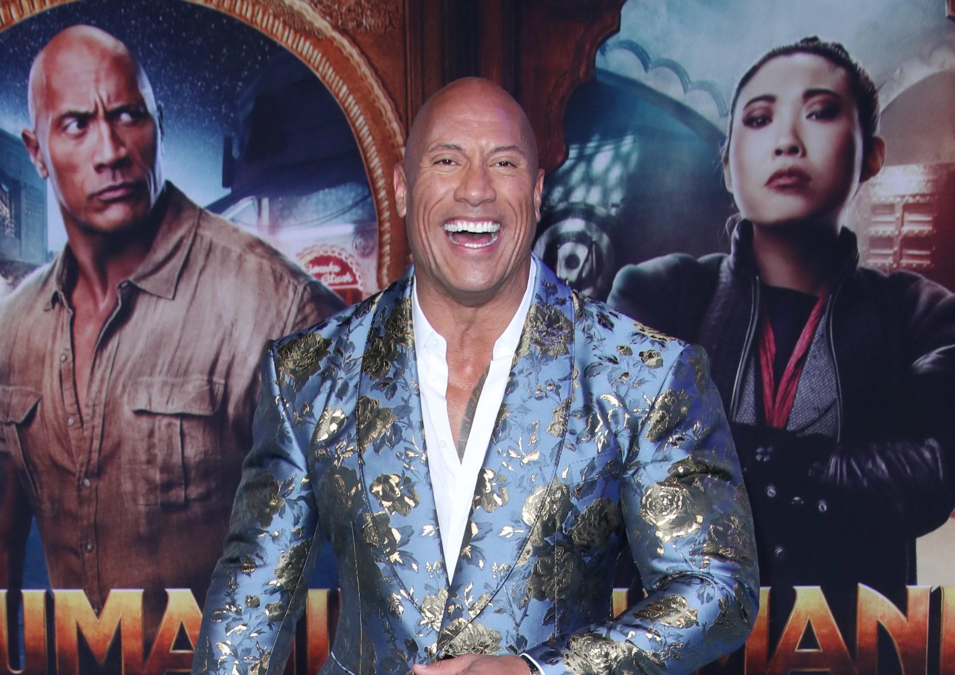 Cum arăta Dwayne “The Rock” Johnson înainte să devină "Cel mai sexy bărbat din lume". Actorul a râs de dinții lui din copilărie