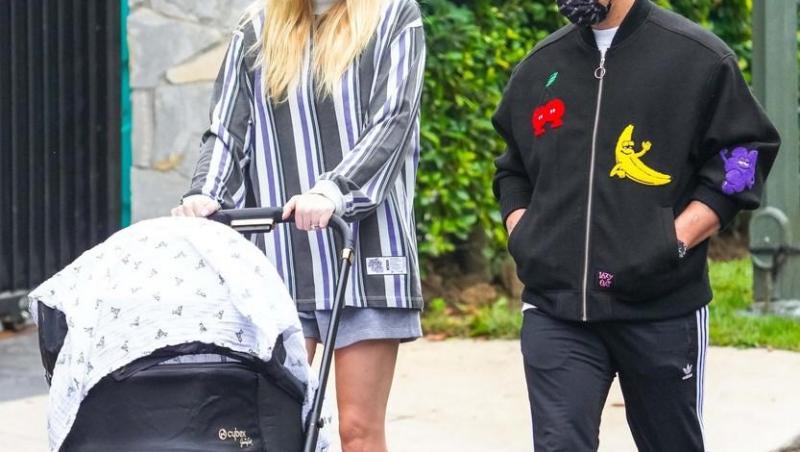 Sophie Turner și Joe Jonas, la plimbare cu bebelușul lor, în Los Angeles