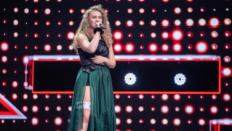 Ioana Ilincescu, raza de soare a strălucit pe scena X Factor. Are multe în comun cu Ștefan Bănică
