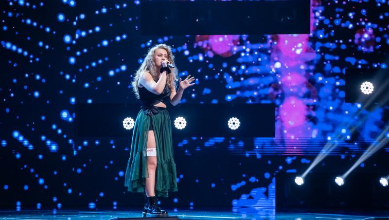 Ioana Ilincescu, raza de soare a strălucit pe scena X Factor. Are multe în comun cu Ștefan Bănică