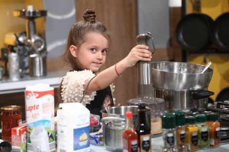 Anastasia are șase ani și a topit inimile tuturor, la „Chefi la cuțite”! „Le fac acest preparat ca la bătrânețe să fie frumoși”