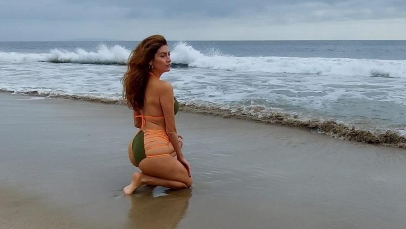 Blanca Blanco, într-un costum de baie unic pe plaja din Malibu