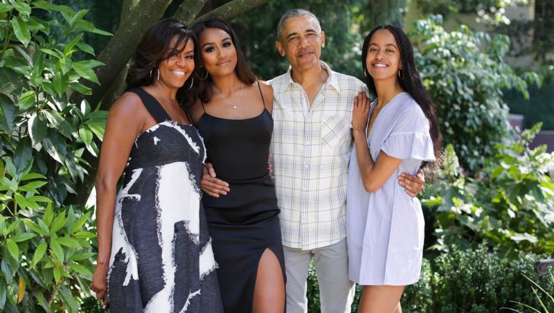 Mezina familiei Obama, surprinsă în timp ce cânta o melodie obscenă