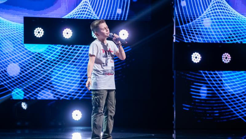 David a așteptat cu nerăbdare să împlinească vârsta de 14 ani pentru a păși pe scena X Factor, iar acum la numai 14 ani și 1 lună a venit să-i cucerească pe toți.