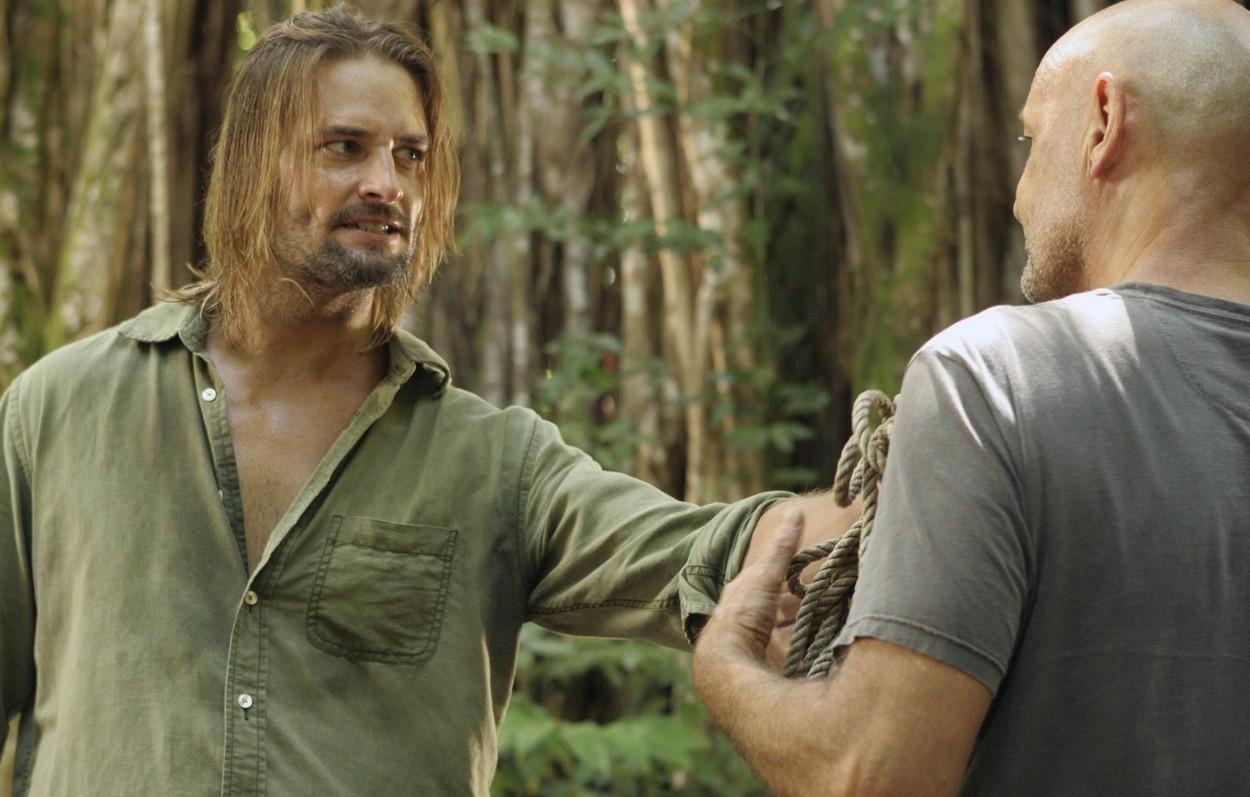 Josh Holloway în rolul personajului James Sawyer, în serialul ''Lost''